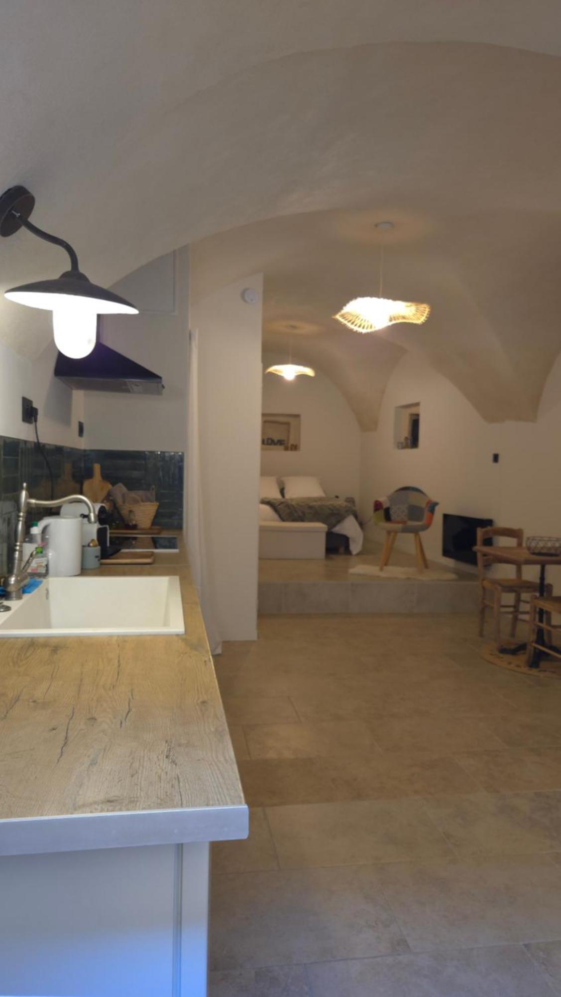 Appartamento Petit Bonheur Lauris Esterno foto